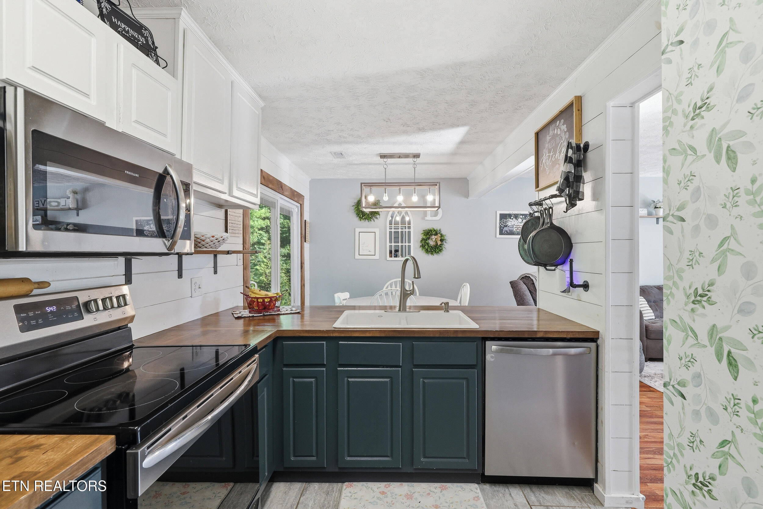8258 Oak Terrace Lane Powell, TN 37849 - Photo 29 of 47 30_8258_oak_terrace_ln_0054