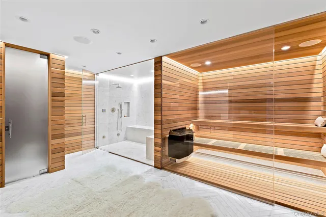 a view of livingroom with furniture