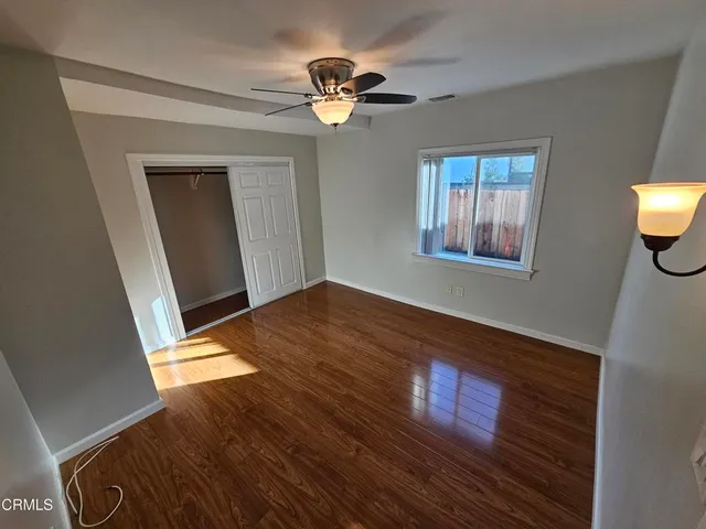 a view of a back yard