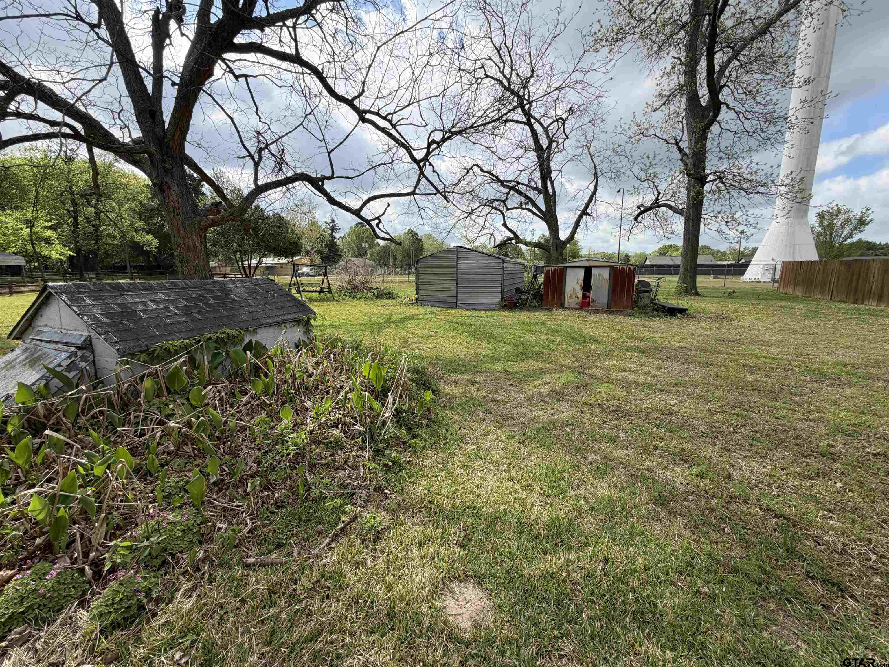 609 Walnut Mineola, TX 75773 - Photo 22 of 23 a big yard with lots of green space and palm trees