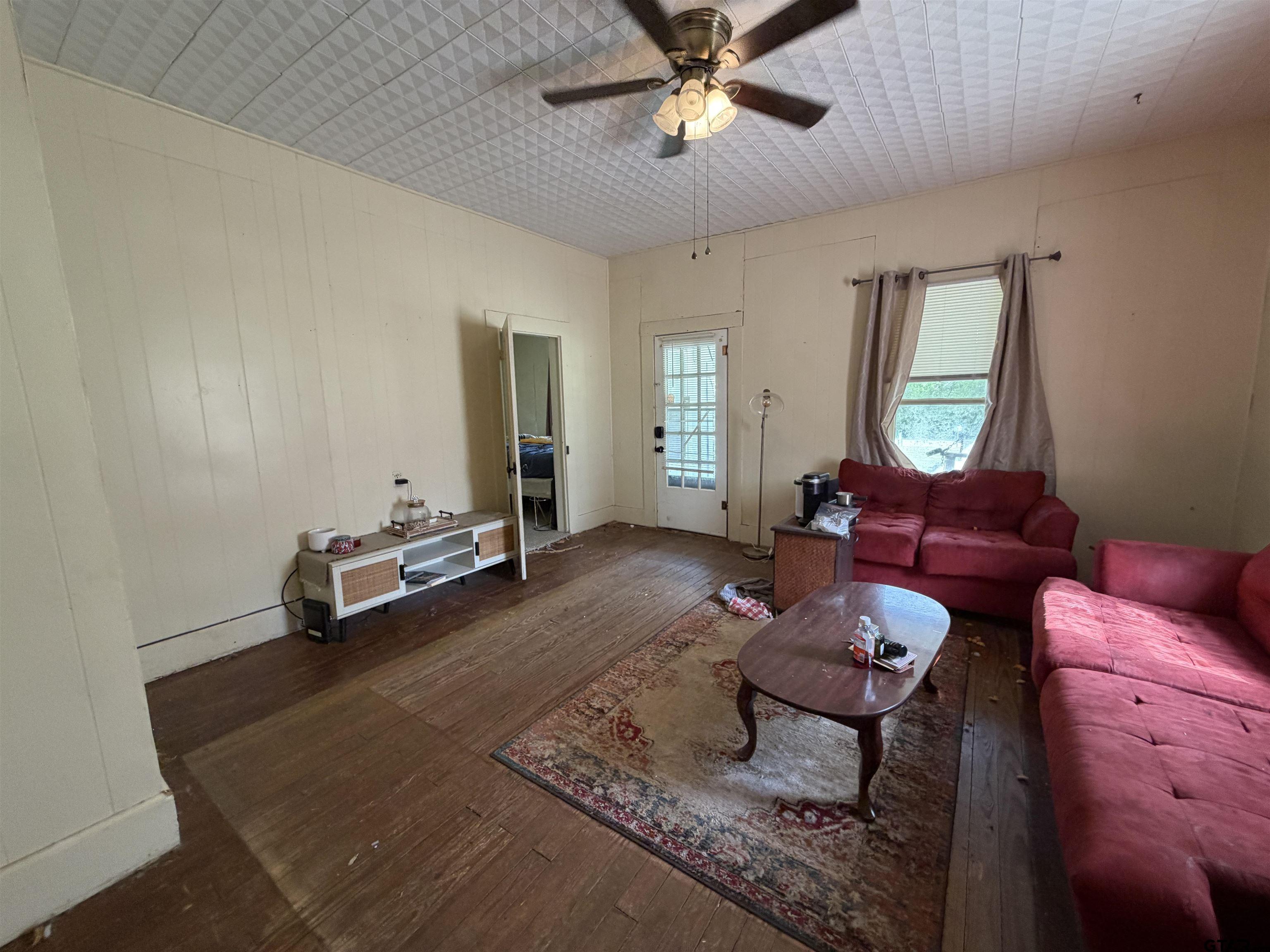 609 Walnut Mineola, TX 75773 - Photo 5 of 23 a living room with furniture and a window