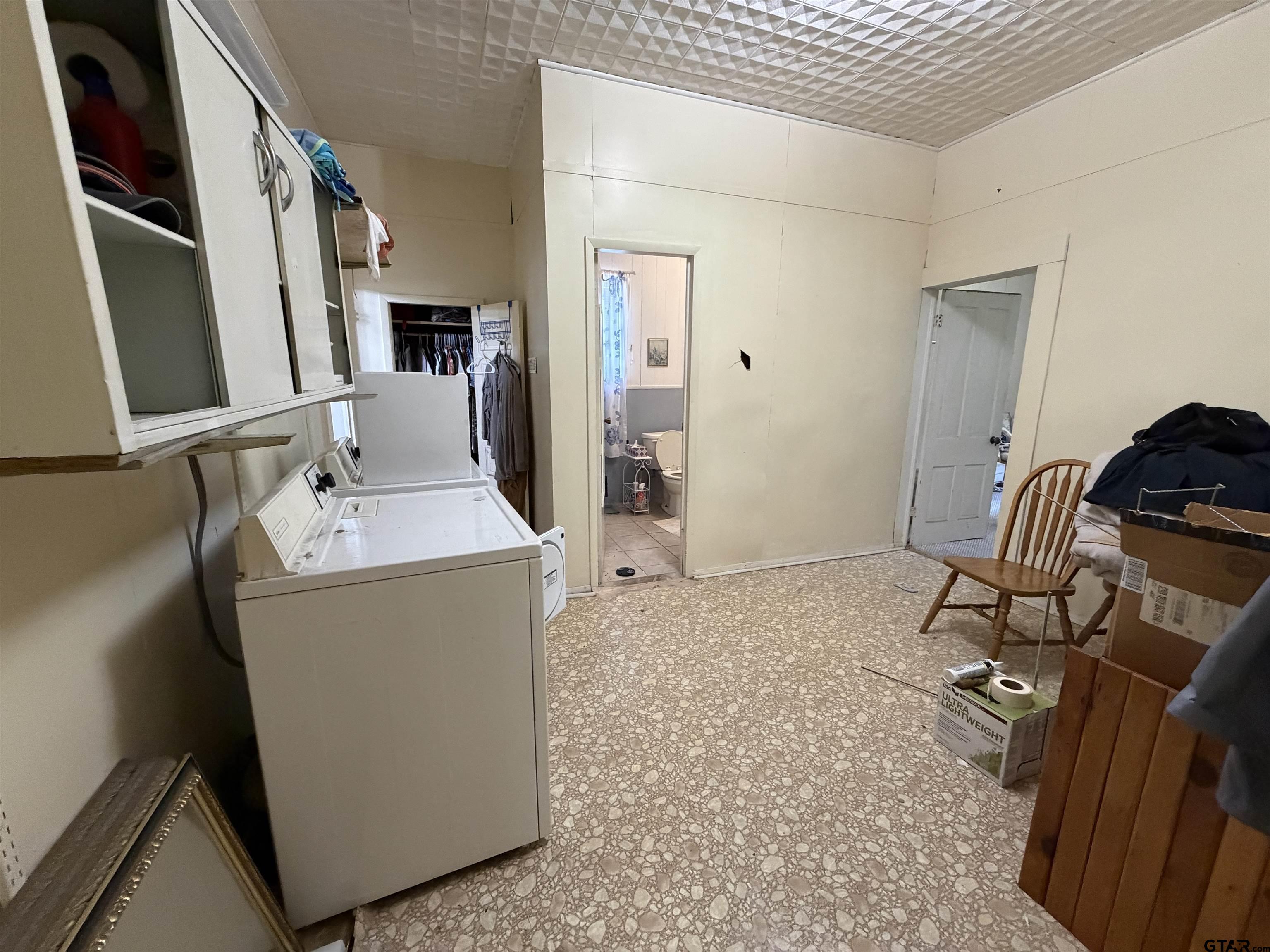 609 Walnut Mineola, TX 75773 - Photo 9 of 23 a utility room with dryer and washer