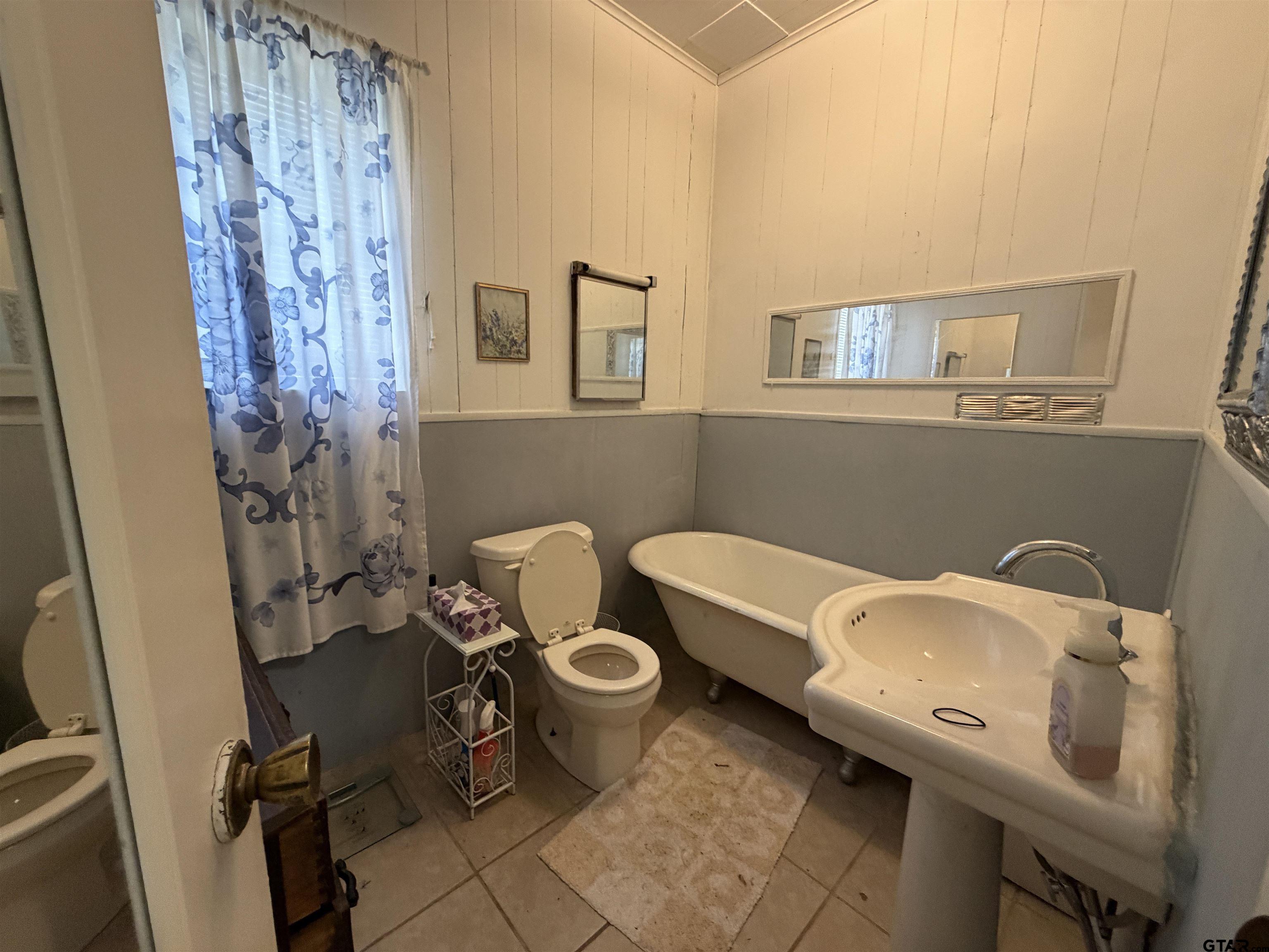 609 Walnut Mineola, TX 75773 - Photo 10 of 23 a bathroom with a sink and a toilet