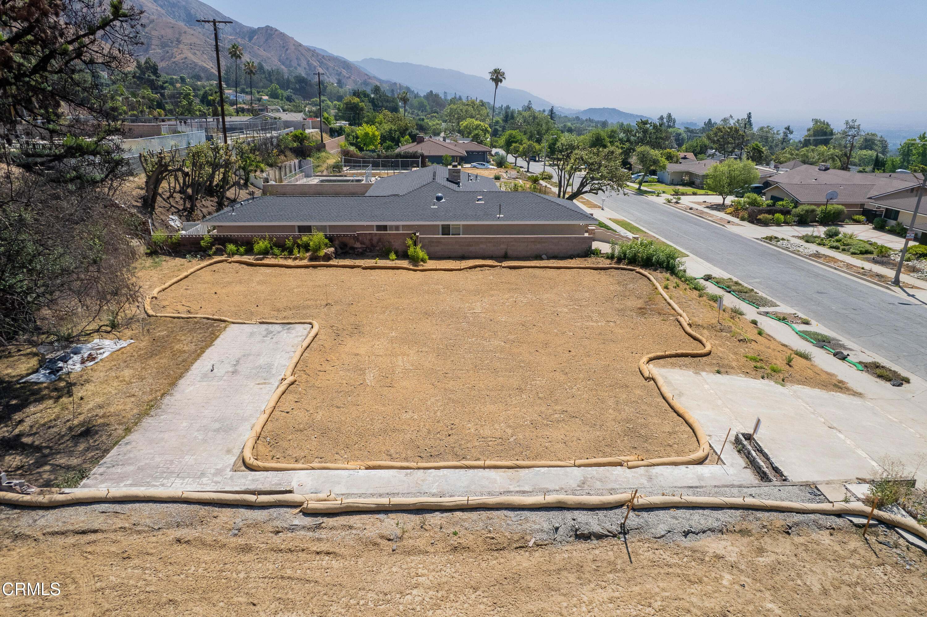 3775 Edgeview Drive Pasadena, CA 91107 - Photo 4 of 7 a view of a swimming pool with a yard