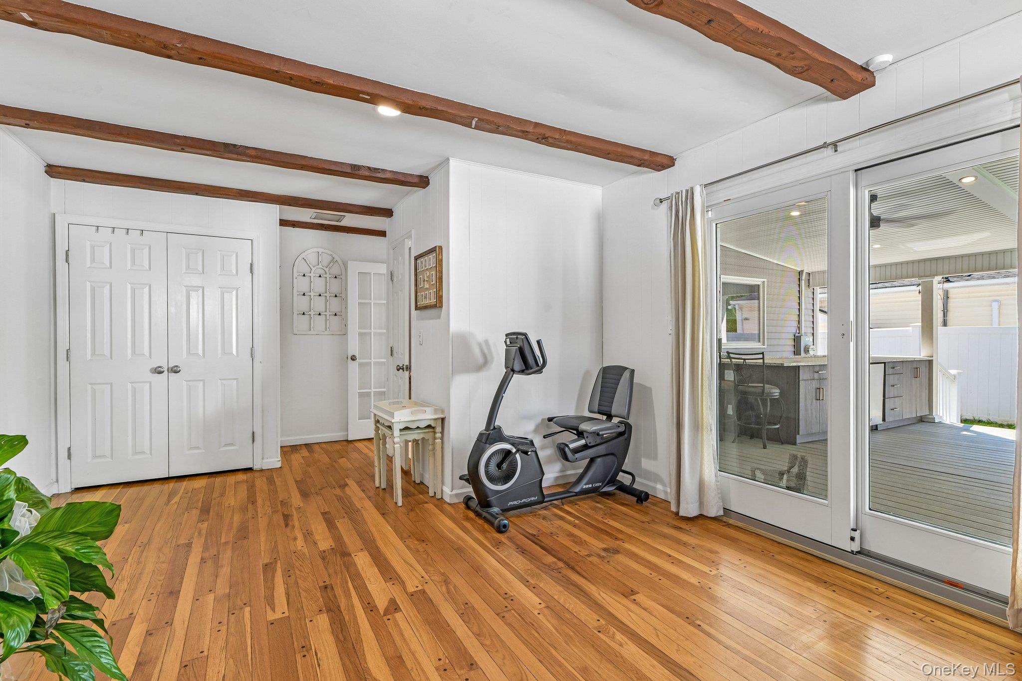 93 Crest Road West Merrick, NY 11566 - Photo 11 of 31
