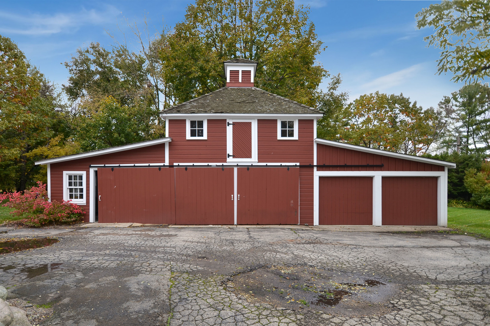 1940 Palatine Road Inverness, IL 60067 - Photo 3 of 7