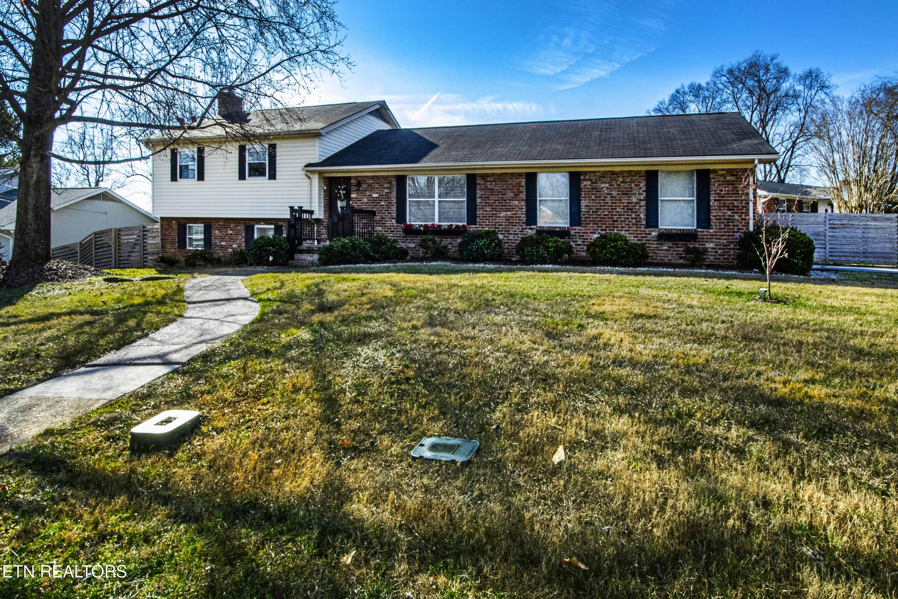 117 Gayle Road Southwest Knoxville, TN 37922 - Photo 2 of 40 V19A7155