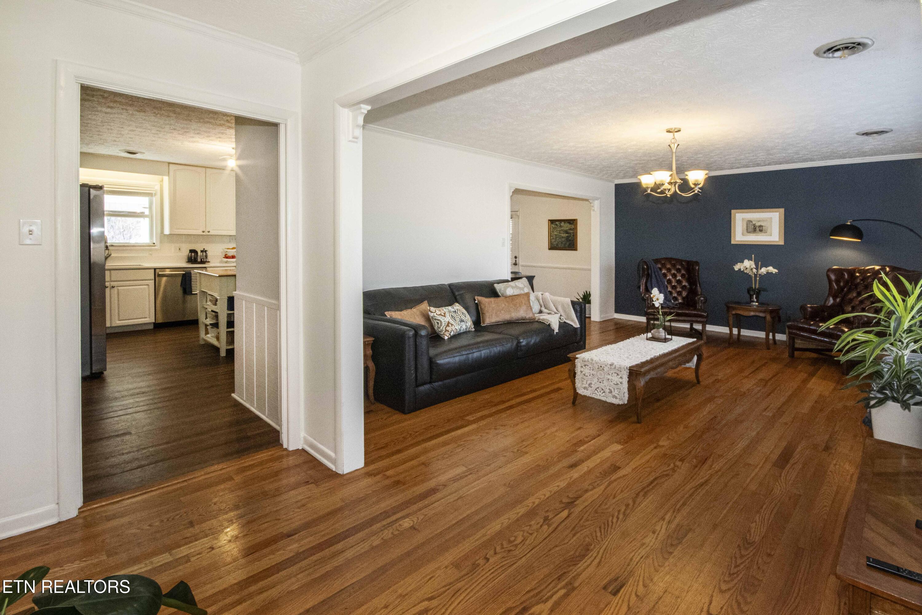 117 Gayle Road Southwest Knoxville, TN 37922 - Photo 3 of 40 V19A7156