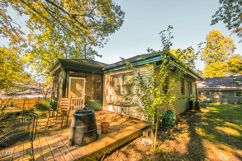 104 Morris Lane Oak Ridge, TN 37830 - Photo 8 of 21 2S2A7897-1
