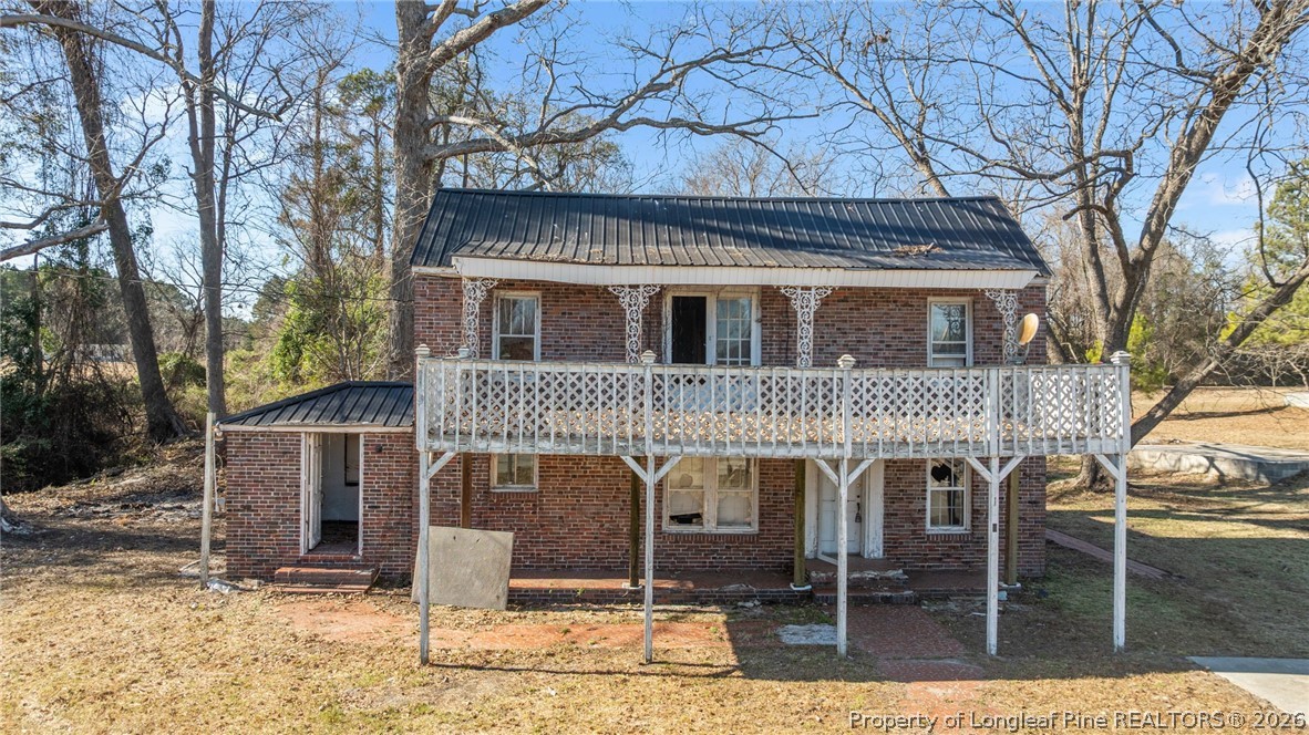 1737 West Carthage Road Lumberton, NC 28360 - Photo 2 of 39 a front view of a house with garden