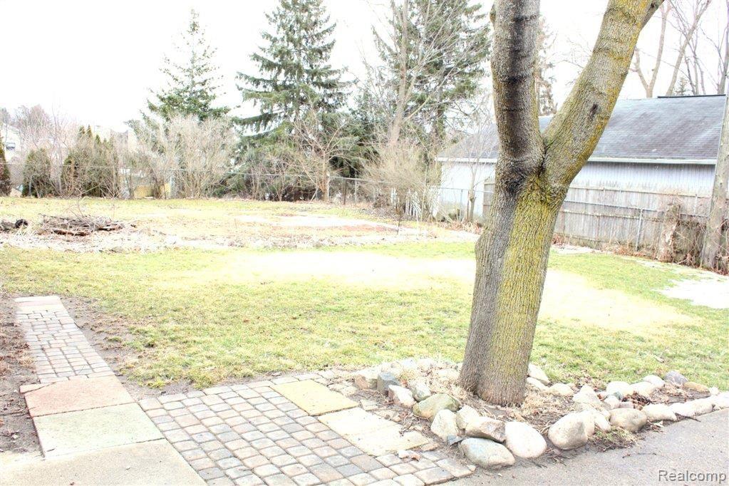 18 South Holcomb Road Clarkston, MI 48346 - Photo 6 of 11 Big Backyard!