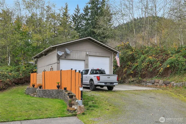 a car parked in front of white house