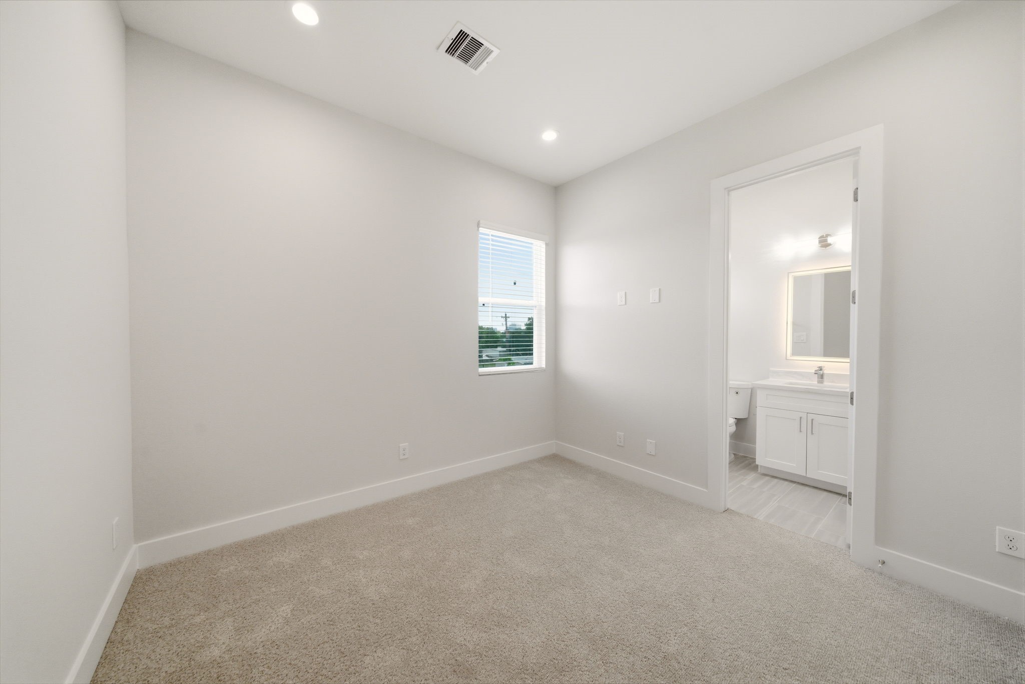 1398 Cedar Post Lane Houston, TX 77080 - Photo 26 of 33 an empty room with a bathroom
