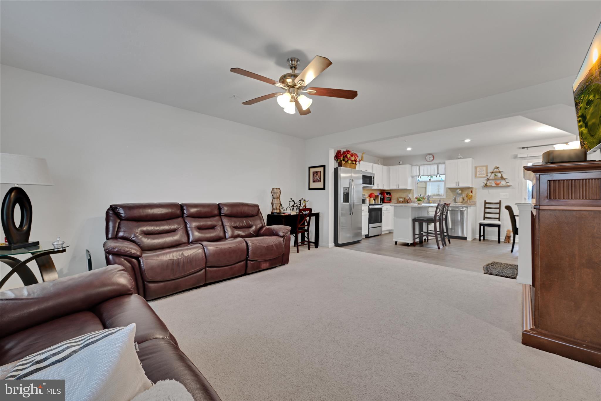 2072 Alex Road Easton, PA 18040 - Photo 8 of 33 Living Area