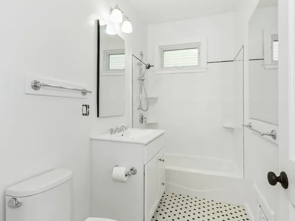 $5,000 | 136 Huron Avenue, Unit 1, Cambridge, MA 02138