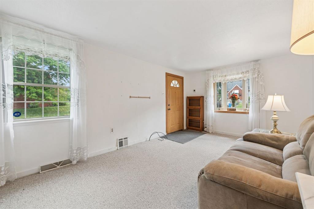 343 Vanadium Road Pittsburgh, PA 15243 - Photo 7 of 34 Gallery Image 7