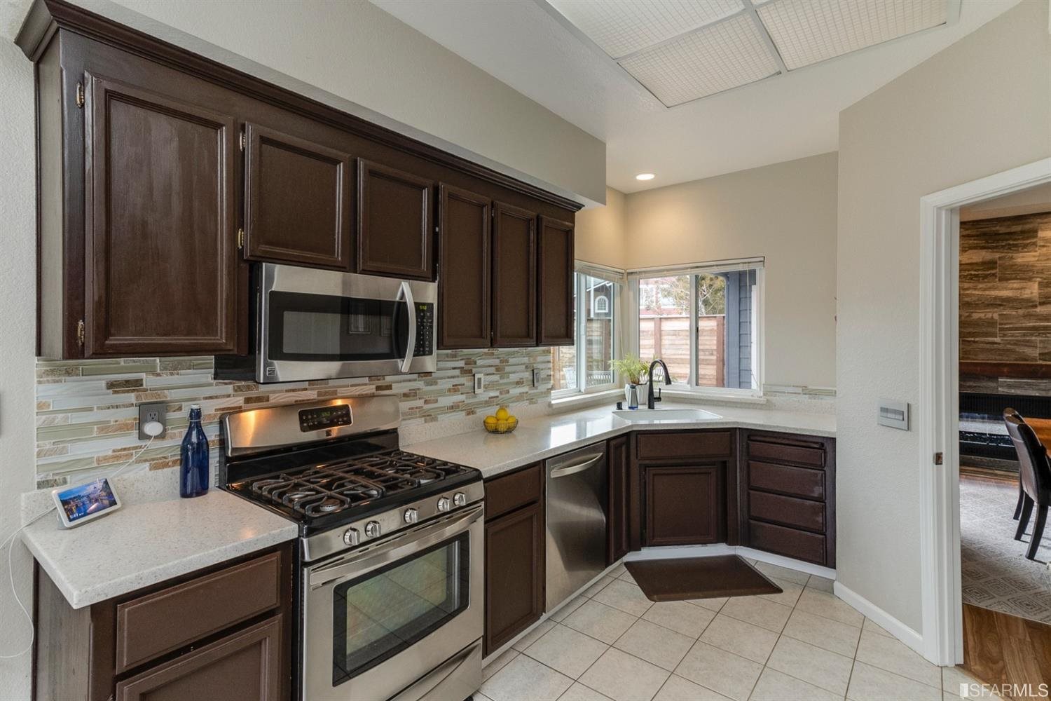 258 Marvilla Circle Pacifica, CA 94044 - Photo 13 of 32