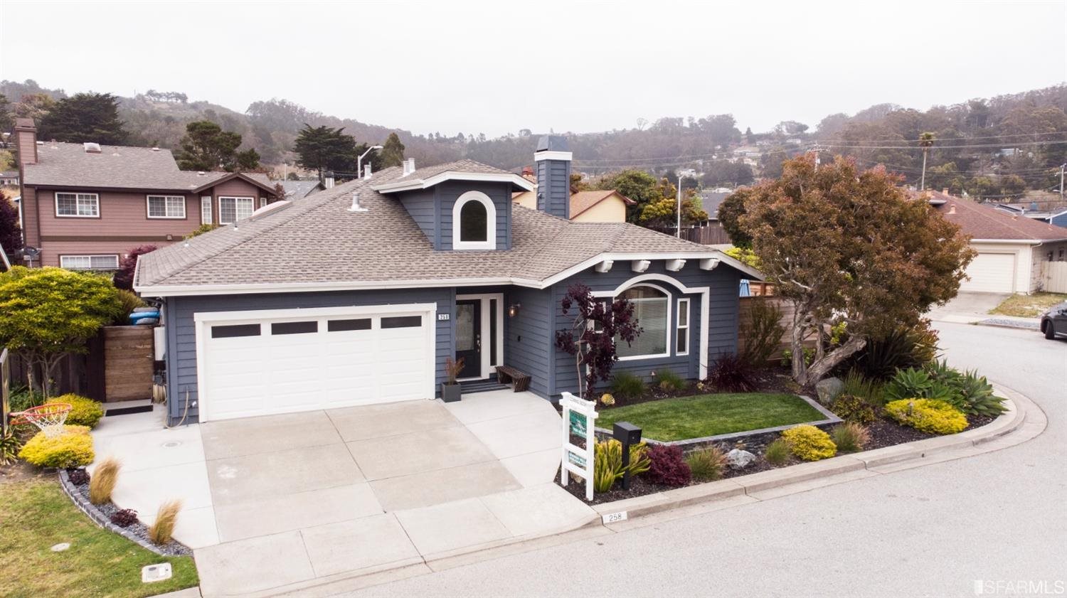 258 Marvilla Circle Pacifica, CA 94044 - Photo 3 of 32