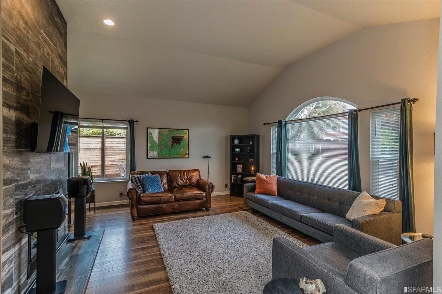 258 Marvilla Circle Pacifica, CA 94044 - Photo 5 of 32