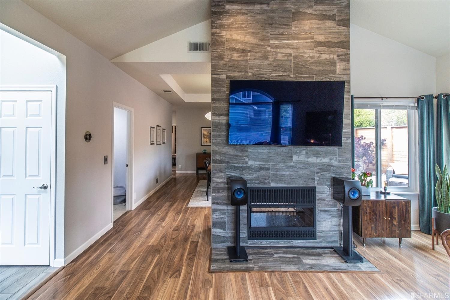 258 Marvilla Circle Pacifica, CA 94044 - Photo 7 of 32