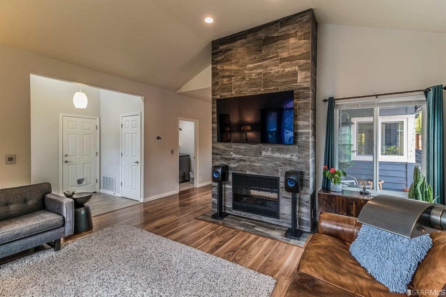 258 Marvilla Circle Pacifica, CA 94044 - Photo 8 of 32