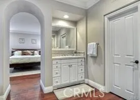 a en suite bathroom with a double vanity sink and a mirror