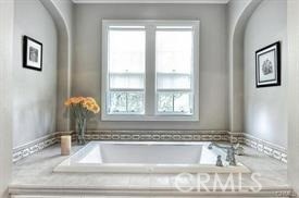 22 Sanctuary Irvine, CA 92620 - Photo 28 of 45 a bathroom with bathtub and window