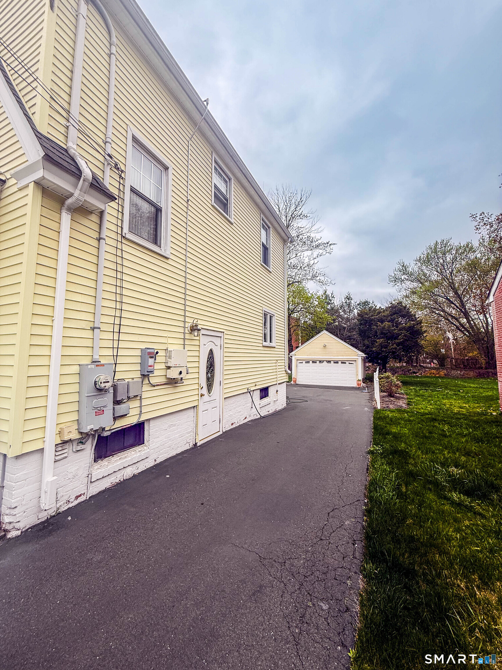 38 Grandview Avenue Hamden, CT 06514 - Photo 2 of 40