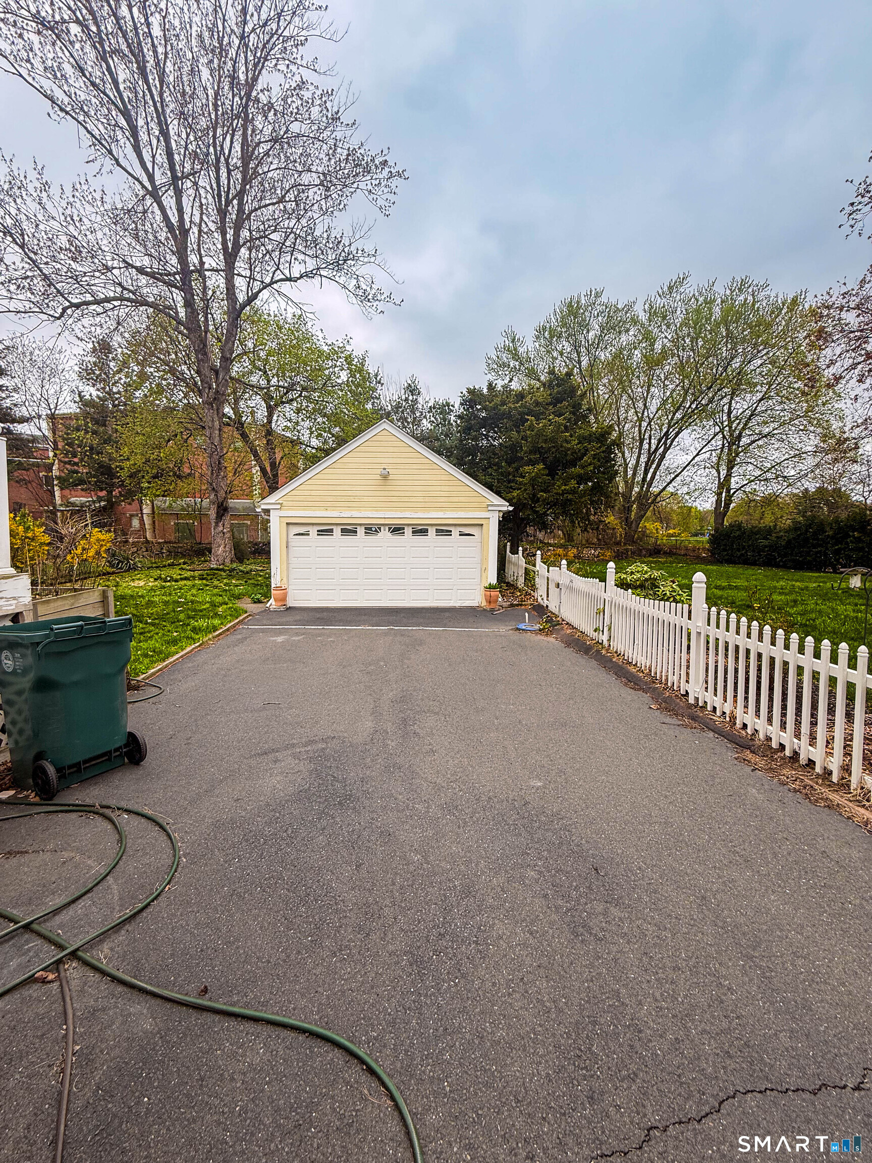 38 Grandview Avenue Hamden, CT 06514 - Photo 3 of 40