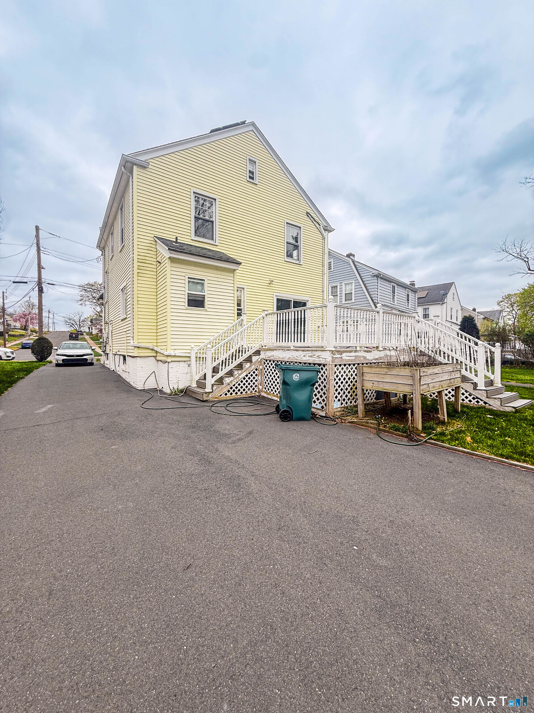 38 Grandview Avenue Hamden, CT 06514 - Photo 5 of 40