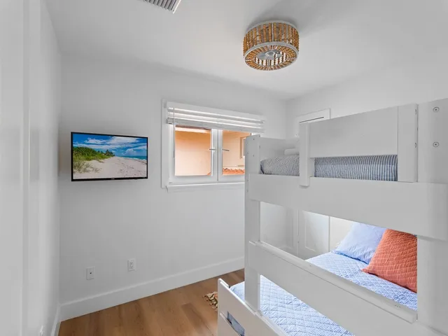 a view of livingroom with furniture