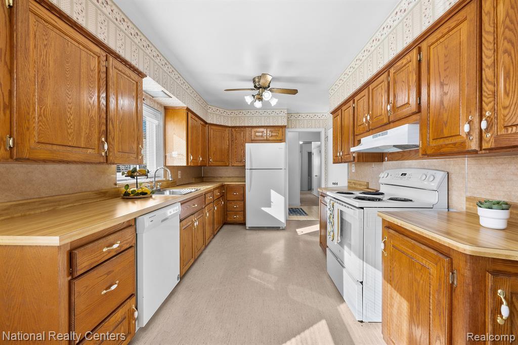 515 East Avon Road Rochester, MI 48307 - Photo 5 of 38