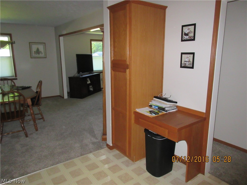 7645 Micawber Road Northeast Warren, OH 44484 - Photo 27 of 27 desk in kitchen with open floor plan