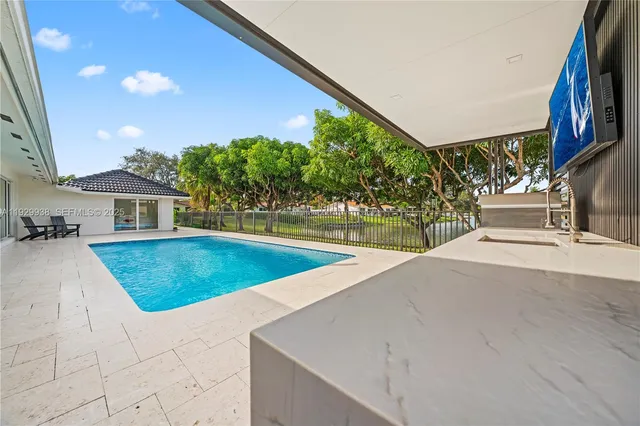 a view of a house with a backyard