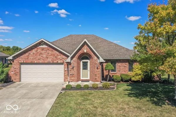 $284,500 | 1030 Woodridge Street, Unit 52, Brownsburg, IN 46112