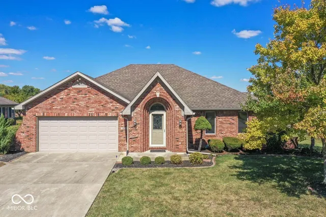 $284,500 | 1030 Woodridge Street, Unit 52, Brownsburg, IN 46112