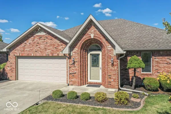$284,500 | 1030 Woodridge Street, Unit 52, Brownsburg, IN 46112
