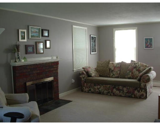 48 Larnis Road Framingham, MA 01701 - Photo 3 of 22