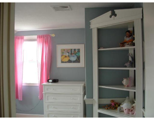 48 Larnis Road Framingham, MA 01701 - Photo 10 of 22
