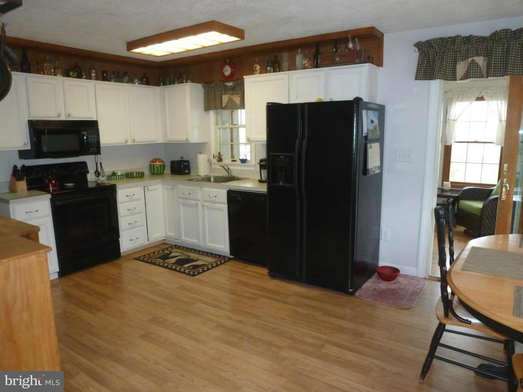 3580 Lander Road Jefferson, MD 21755 - Photo 3 of 30 Country, eat-in kitchen