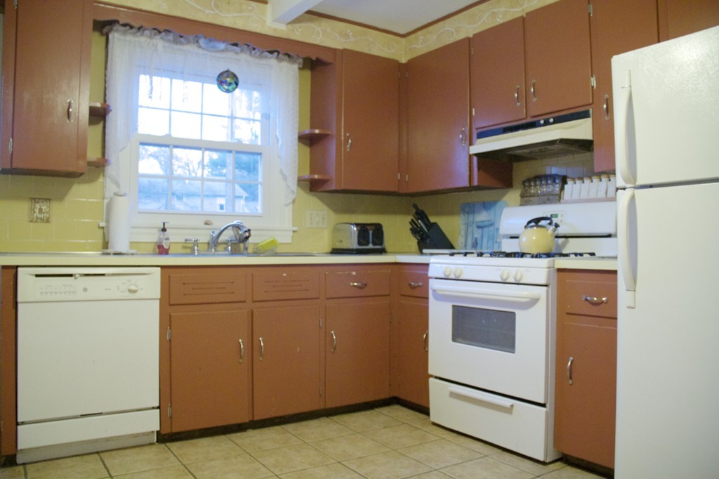 17 Mattapoisett Road Acushnet, MA 02743 - Photo 8 of 24 Gallery Image 8