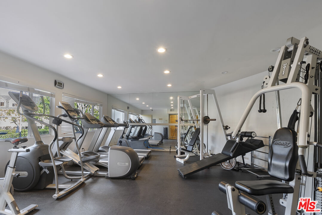 2385 Roscomare Road, Unit E17 Los Angeles, CA 90077 - Photo 22 of 31