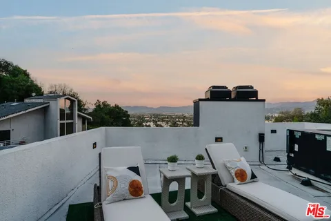 $1,595,000 | 4110 Vanetta Place, Studio City, CA 91604