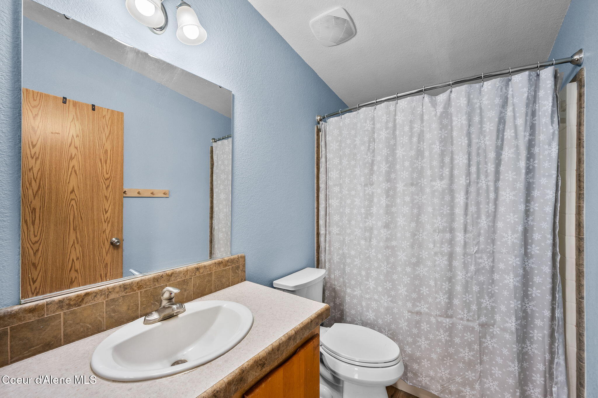 319 Crystal Creek Road Fernwood, ID 83830 - Photo 21 of 42 Main Bath