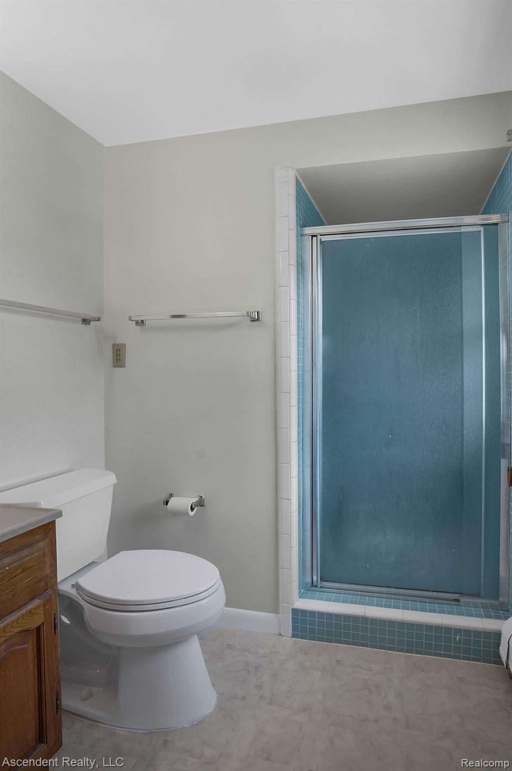 724 Wilwood Road Rochester, MI 48309 - Photo 15 of 26 Primary shower bathroom view 2