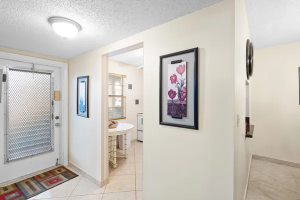 $2,500 | 3 Abbey Lane, Unit 102, Delray Beach, FL 33446