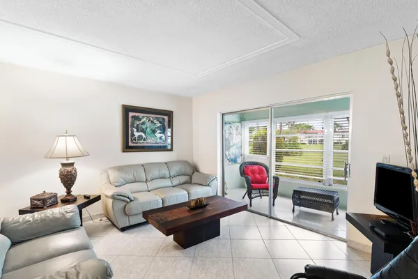 $2,500 | 3 Abbey Lane, Unit 102, Delray Beach, FL 33446