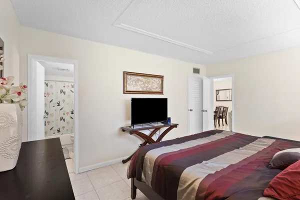 $2,500 | 3 Abbey Lane, Unit 102, Delray Beach, FL 33446