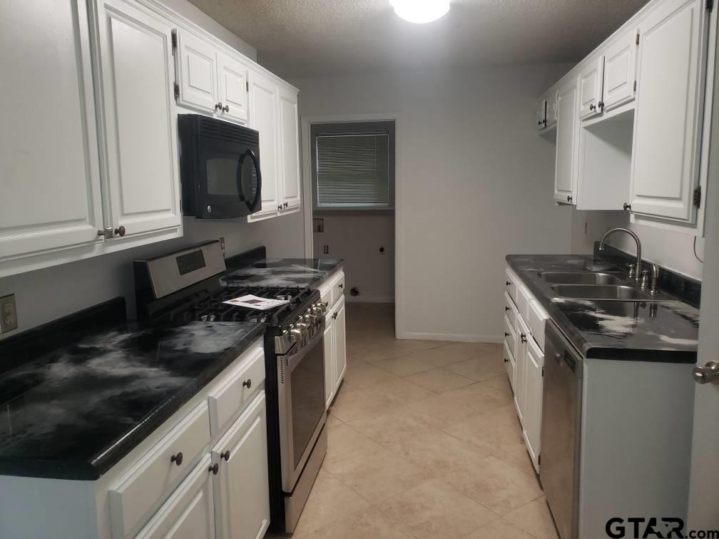 6027 Whispering Lane Tyler, TX 75707 - Photo 3 of 29