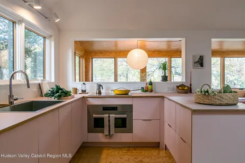$550,000 | 146 Glenerie Boulevard, Saugerties, NY 12477